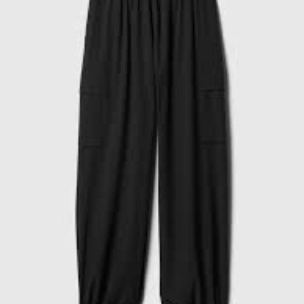 GAP Fit High-rise Runaround Cargo Joggers. Women's. Size Small. Black.